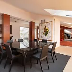 Apartament Guesthost - 500sqm Luxury With Spa, Gym, Terrace, Game & Garage *
