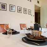 Apartament Guesthost - 500sqm Luxury With Spa, Gym, Terrace, Game & Garage
