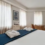 Guesthost - 500sqm Luxury With Spa, Gym, Terrace, Game & Garage Apartament