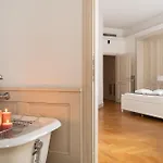 Apartament Guesthost - 500sqm Luxury With Spa, Gym, Terrace, Game & Garage *