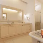 Apartament Guesthost - 500sqm Luxury With Spa, Gym, Terrace, Game & Garage