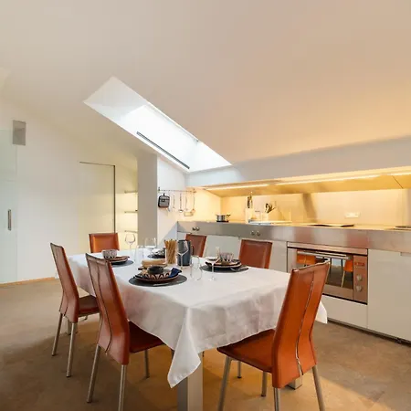 Guesthost - 500sqm Luxury With Spa, Gym, Terrace, Game & Garage Apartament *