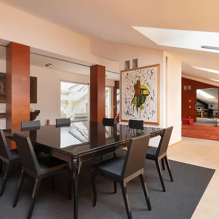 Daire Guesthost - 500sqm Luxury With Spa, Gym, Terrace, Game & Garage *