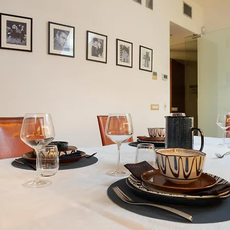 Daire Guesthost - 500sqm Luxury With Spa, Gym, Terrace, Game & Garage