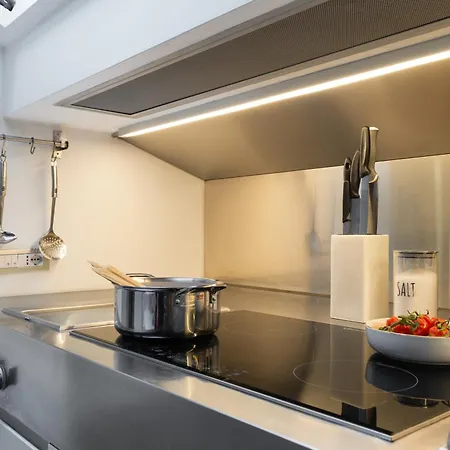 Daire Guesthost - 500sqm Luxury With Spa, Gym, Terrace, Game & Garage *