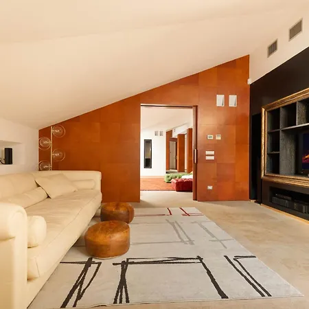 Daire Guesthost - 500sqm Luxury With Spa, Gym, Terrace, Game & Garage Milano