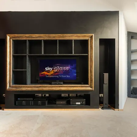 Guesthost - 500sqm Luxury With Spa, Gym, Terrace, Game & Garage Milano