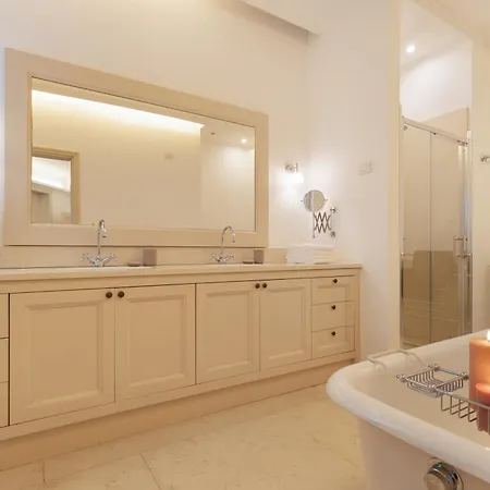 Daire Guesthost - 500sqm Luxury With Spa, Gym, Terrace, Game & Garage