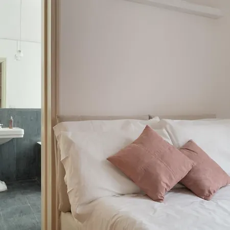 Daire Guesthost - 500sqm Luxury With Spa, Gym, Terrace, Game & Garage Milano