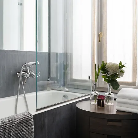 Guesthost - 500sqm Luxury With Spa, Gym, Terrace, Game & Garage