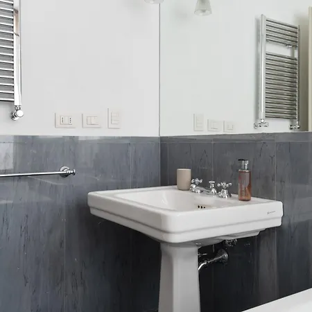 Daire Guesthost - 500sqm Luxury With Spa, Gym, Terrace, Game & Garage