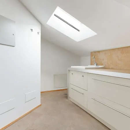 Guesthost - 500sqm Luxury With Spa, Gym, Terrace, Game & Garage
