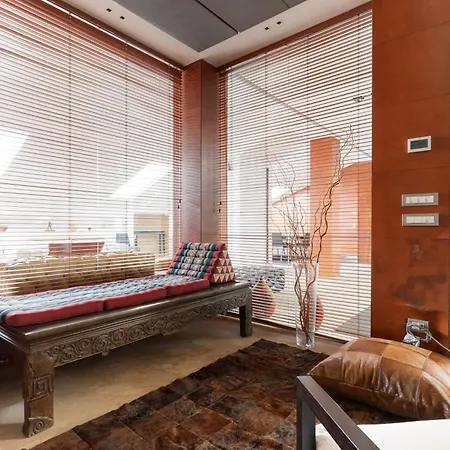 Daire Guesthost - 500sqm Luxury With Spa, Gym, Terrace, Game & Garage Milano