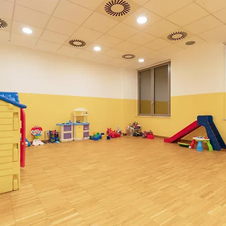 Guesthost - 500sqm Luxury With Spa, Gym, Terrace, Game & Garage * Milano