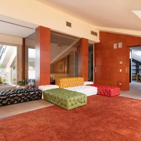 Guesthost - 500sqm Luxury With Spa, Gym, Terrace, Game & Garage Апартаменты